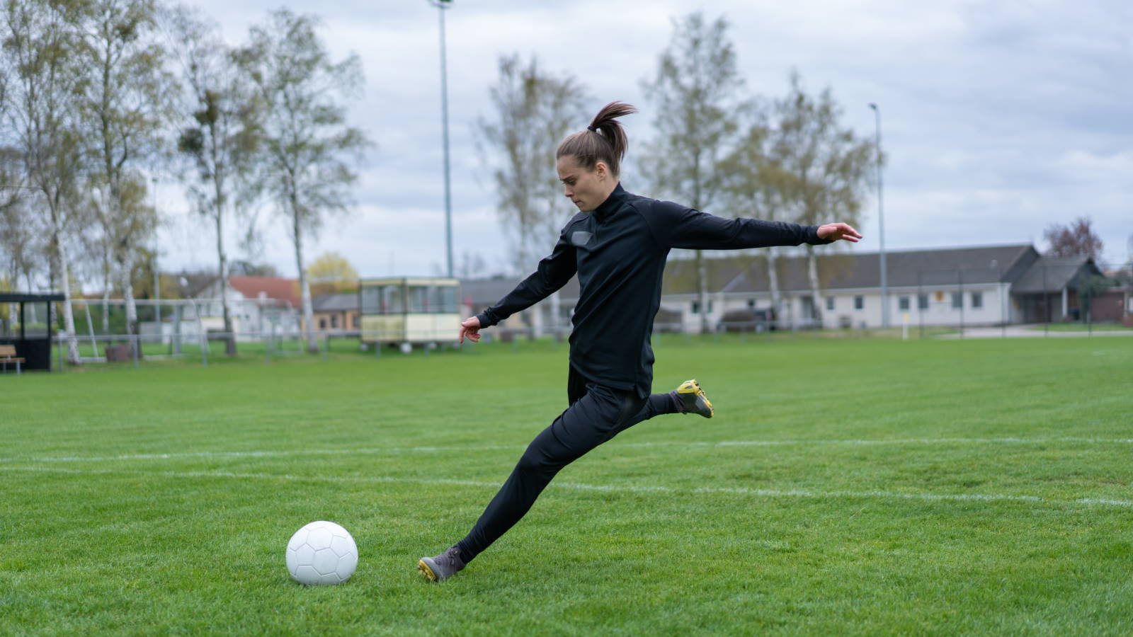 Ewa Pajor kicking ball